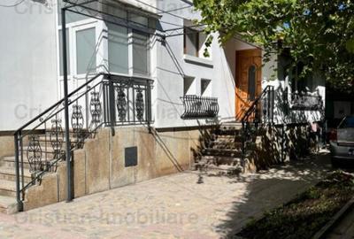 Casă cu 12 camere cu Teren 405 Mp în Central - 12