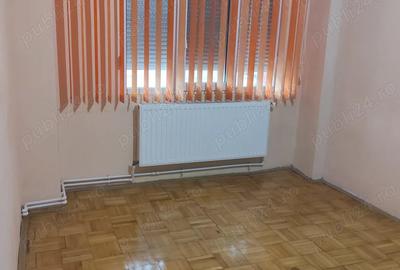 Vand apartament cu 4 camere decomandate in Caransebe?, cartier Pipirig, et.4 - 3