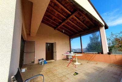 Casă cu 7 camere cu Teren 844 Mp în Apărătorii Patriei - 1