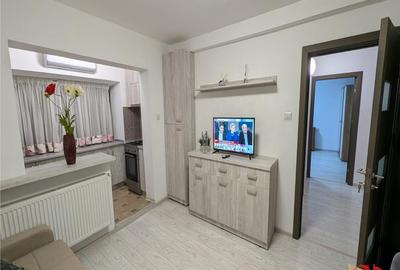 Apartament 2 camere transformat in 3, et 3 cu acoperis, zona