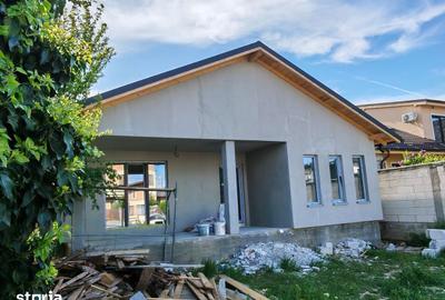 Casă cu 4 camere decomandat cu Teren 300 Mp în Agigea