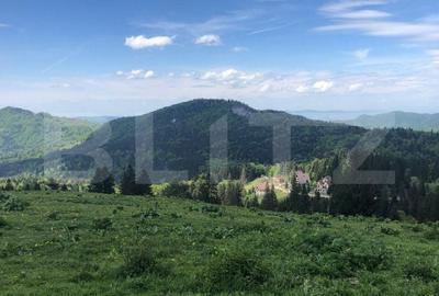 Teren de 2100 mp, în Central
