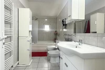 Casă individuală cu 8 camere cu Canalizare în Valu lui Traian - 15