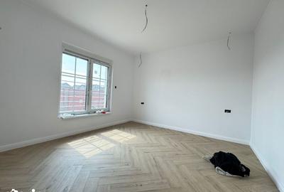 Casă cu 5 camere cu Teren 334 Mp în Central - 10