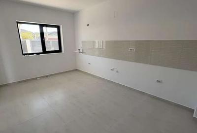 Casă cu 4 camere cu Teren 350 Mp în Central - 2