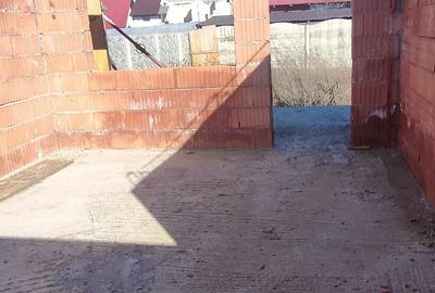 Casă cu Teren 500 Mp în Central