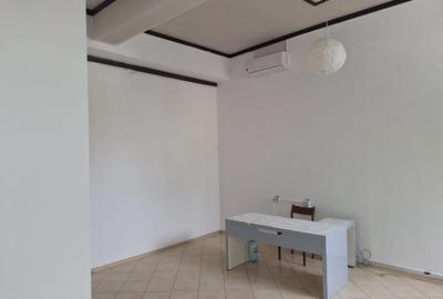 Spațiu comercial, de 35 mp, în Central - 3