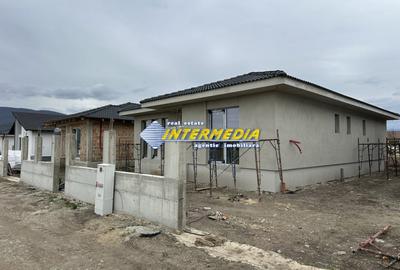 Casă individuală cu 4 camere cu Canalizare în Cetate - 2