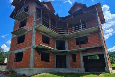 Casă cu Teren 1183 Mp în Corbeni - 10