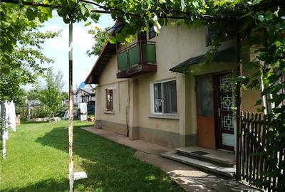 Casă cu 2 camere cu Teren 700 Mp în Câmpina - 1