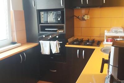 Garsonieră decomandată, mobilată în Tractorul - 2