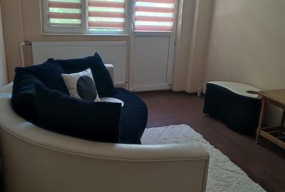 Apartament cu 3 camere semidecomandat în Sârbi