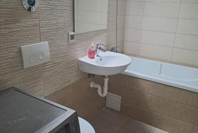 Apartament cu 3 camere decomandat, mobilat în Tractorul