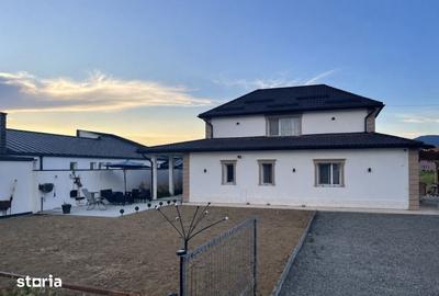 Casă cu 5 camere cu Teren 520 Mp în Recea