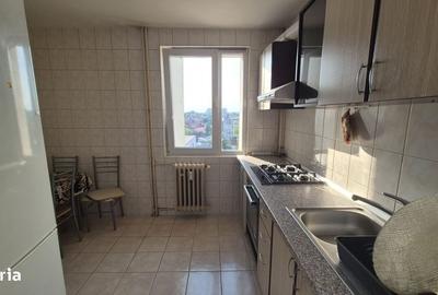 Apartament cu 3 camere semidecomandat în Giurgiului