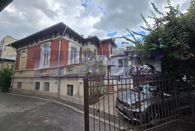 Casă individuală cu 4 camere cu Canalizare în Ultracentral