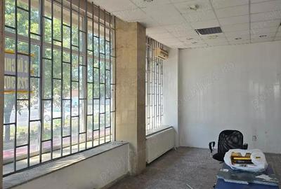 Chirie SP. Comercial , Decebal-OMV, Sc 142 mp , vitrat , zona circulata - 4