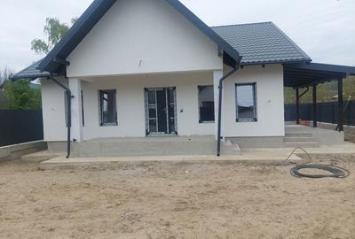 Casă cu 4 camere în Central
