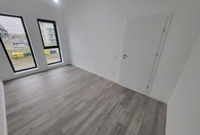 Bloc Nou. Etaj 1. Decomandat. Bucatarie Inchisa. Asfalt - 11