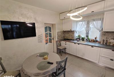 Casă cu 6 camere decomandat cu Canalizare în Micro 5 - 15