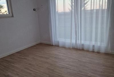 Casă cu 5 camere cu Teren 586 Mp în Horia - 2