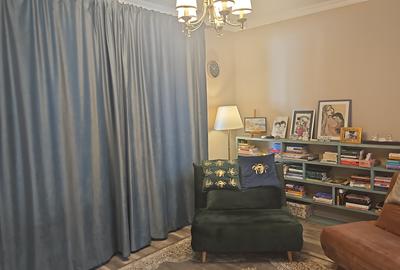 Apartament 2 camere, parter, zona centrală – curte privată