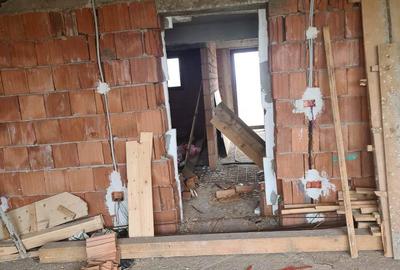 Casă cu Teren 300 Mp în Zădăreni - 2