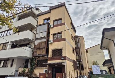 Casă individuală cu 12 camere în Floreasca