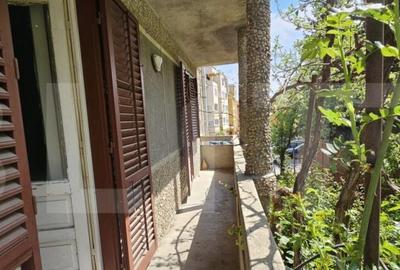 Casa cu 2 apartamente de 3 camere in centru - 12