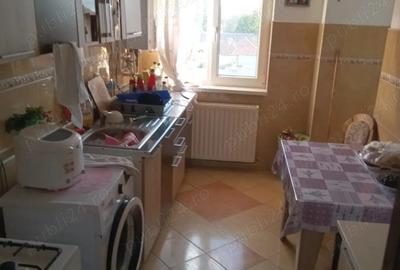 Apartament 3 camere etaj 2 proprietar