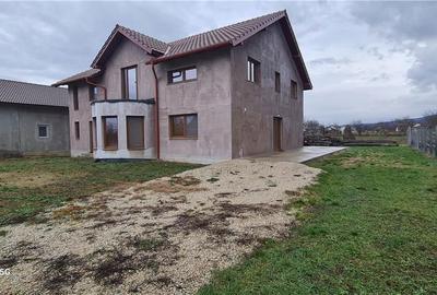 Casă cu 6 camere cu Teren 923 Mp în Târnova - 16