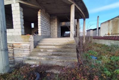 Casă individuală cu 11 camere cu Canalizare în Bărăbanț - 1