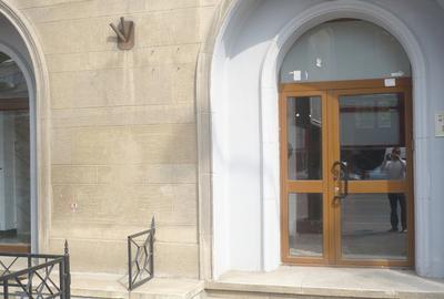 Apartament cu 2 camere decomandat în Victoriei