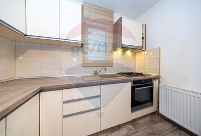 Apartament cu 3 camere decomandat în Tractorul - 21