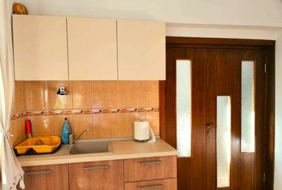 Casă individuală cu 4 camere cu Canalizare în Km 4-5 - 7