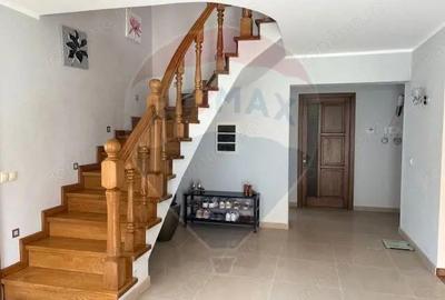 Casa / Vila cu 5 camere de vanzare - 12