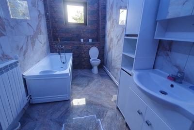 Apartament cu 3 camere semidecomandat în Pârneava - 4
