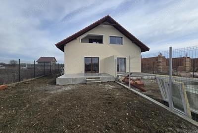 Casă cu Canalizare în Moșnița Nouă