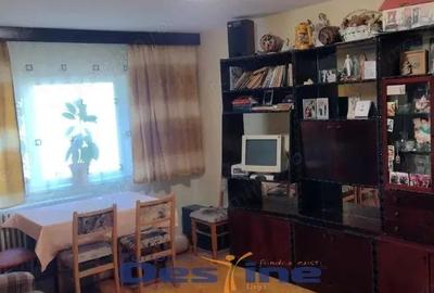 CUG- Apartament cu 3 camere decomandat, etaj 3/4 - 2