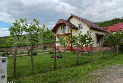 Casă cu 4 camere cu Teren 500 Mp în Bărdești - 1
