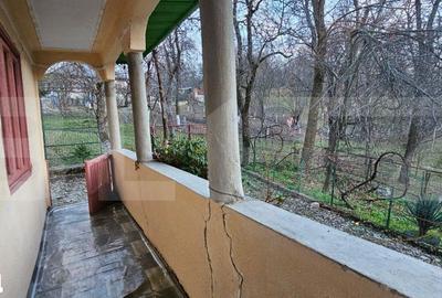 Casă cu 2 camere cu Teren 1100 Mp în Bezdead - 1