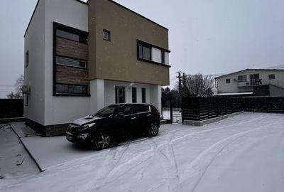 Casă cu 4 camere cu Teren 118 Mp în Șimnicu de Sus