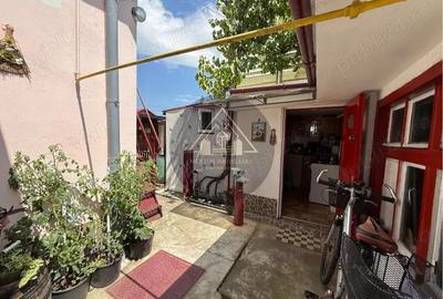 Apartament la casa, Medias - 1