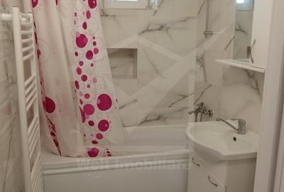 Apartament cu 3 camere, situat in Centru, la etajul 2 - 12