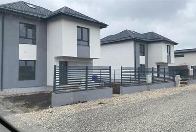 Casă cu 4 camere cu Teren 500 Mp în Tărtășești - 1