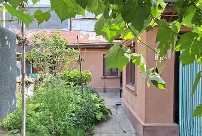 Casă cu Teren 200 Mp în Central - 1