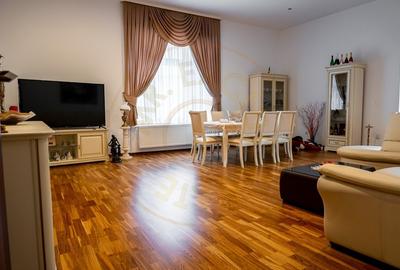 Apartament cu 4 camere semidecomandat, mobilat în Semicentral