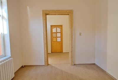 Bd Dimitrie Cantemir, 350 m metrou Tineretului, casa 2 camere + curte - 5