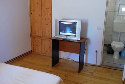 De vânzare clădire cu spațiu comercial și camere la etaj – locație excelentă! - 2