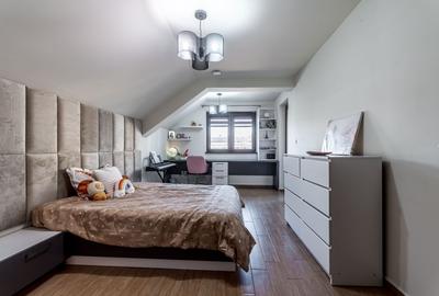 Casă individuală cu 5 camere cu Canalizare în Aradul Nou - 12